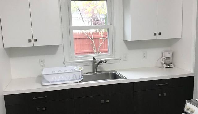 Pet Friendly 2 Bedroom minutes to Weston Hospital 5709