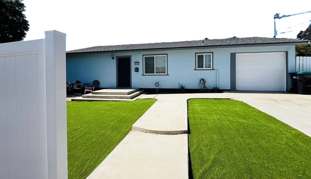 Pet friendly 2 BR 2 BA Private Front yard Retreat