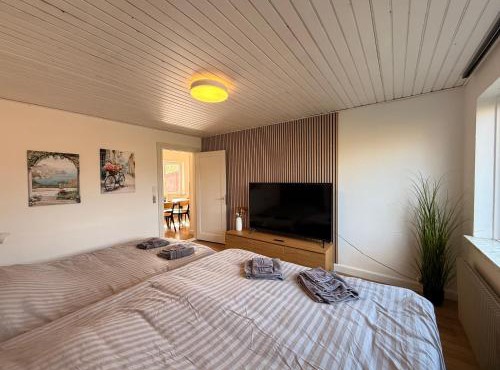 Pet-Friendly 2-Room Ground Floor Stay with Fenced Garden near Femern