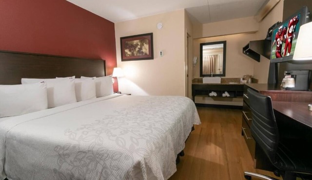 Pet-Friendly 2-Room Stay Near Downtown Columbus & Major Attractions