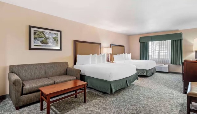Pet-Friendly 2 Units Near Gypsum Creek Golf Course & Hot Air Balloon Adventure
