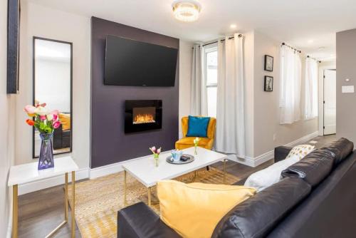 Pet-Friendly 2BR Condo - Near the University