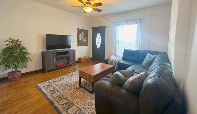 Pet-Friendly 2BR | Fenced Yard | Near K-State & Aggieville