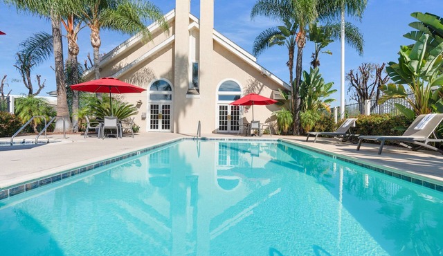 Pet-Friendly 2BR Suite w/Kitchen & Free Breakfast | Near Tri-City Park - 1.2 mi