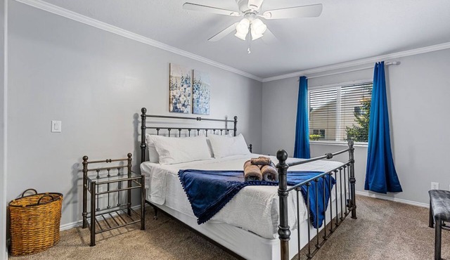 Pet friendly 3/2 fireplace by Hill AFB & hospitals