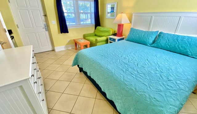 Pet-friendly, 3 Blocks to Beach, Centrally Located! Unit 111