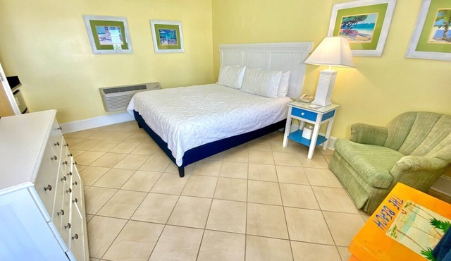 Pet-friendly, 3 Blocks to Beach, Centrally Located! Unit 114