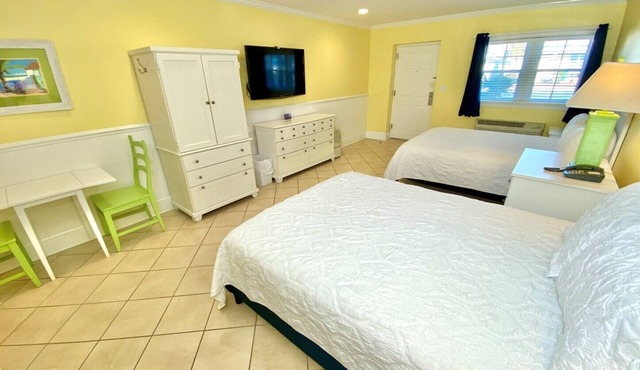 Pet-friendly, 3 Blocks to Beach, Centrally Located! Unit 301