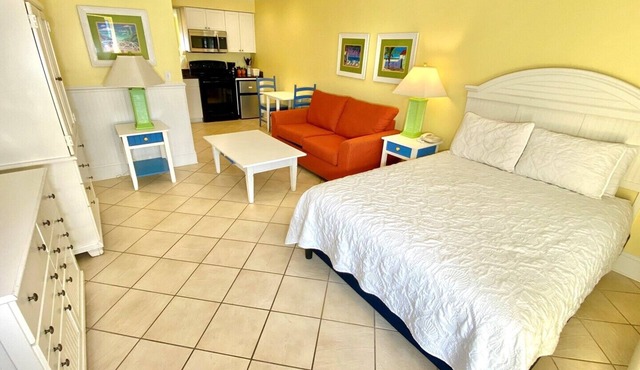 Pet-friendly, 3 Blocks to Beach - Full Kitchen! Unit 405