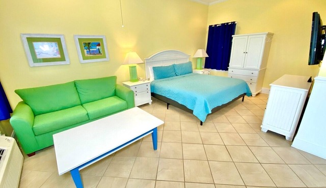 Pet-friendly, 3 Blocks to Beach, Centrally Located! Unit 502