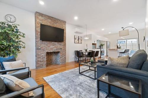 Pet Friendly 3 Bdrm House with Private Yard