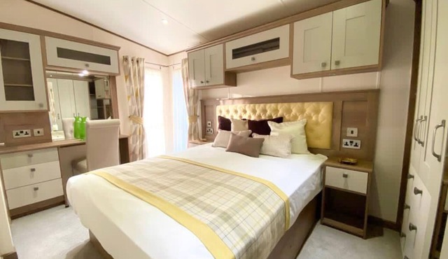 Pet-Friendly 3-Bed Lodge for 8, Tattershall Lakes