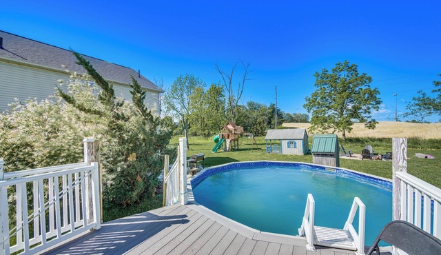 Pet Friendly 3-bedroom farmhouse in Grantville- 8 Mi from Hershey Park with pool