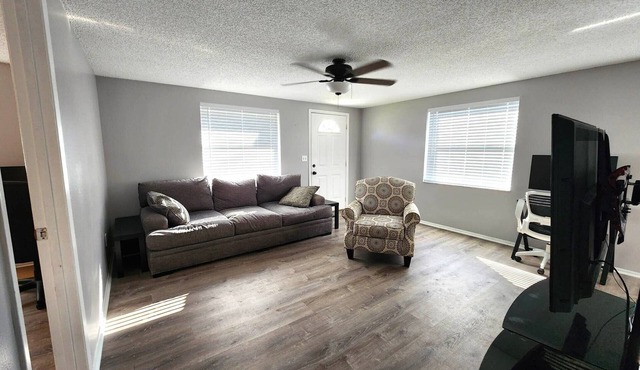 Pet Friendly 3 Bedroom Home With Fenced Yard