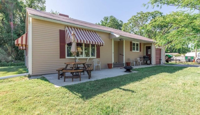 Pet Friendly 3 Bedroom 5 Minutes to Town.