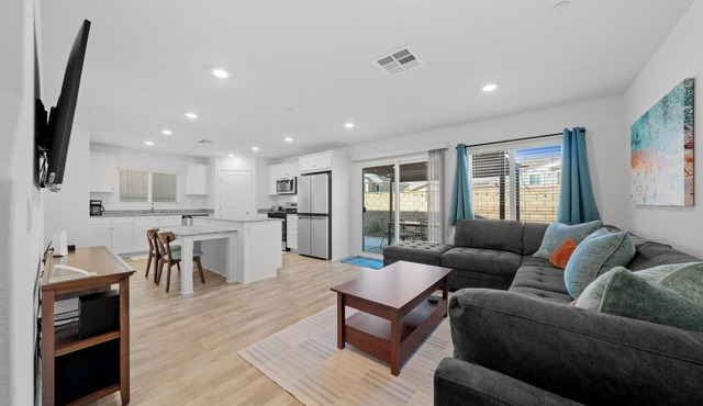 Pet Friendly 3 br/2.5 bath, Single Family Home with Private Yard, Community Park