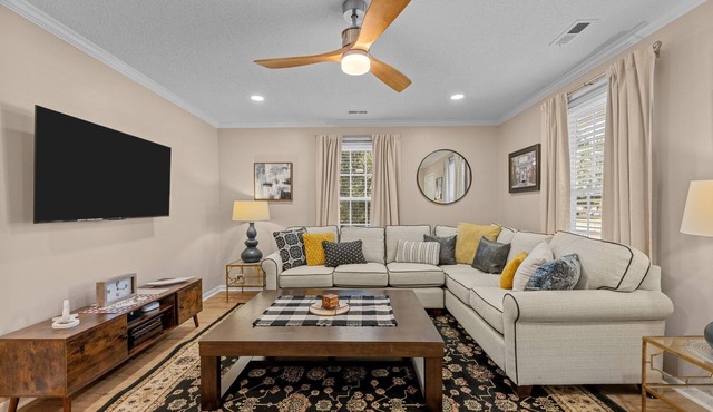 Pet-Friendly 3 BR Home with King Bed and Fenced Yard Near Downtown