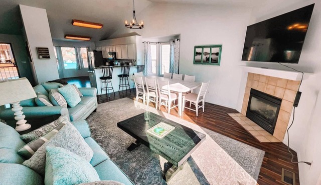 Pet Friendly/3 King Beds/Sleeps 14/Game room near Children Hospital & AF Academy