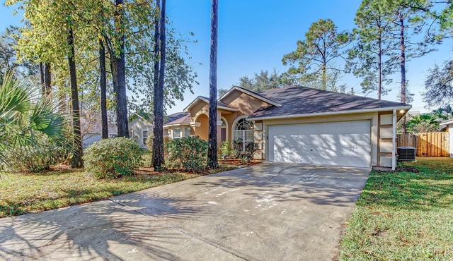 Pet Friendly - 3/2 Single Family Home 1 mile from Beach!