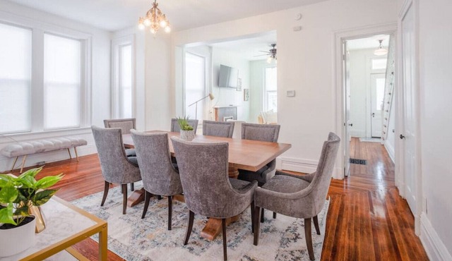 Pet Friendly 3B Victorian 10 min to Downtown, UC & Close to Perfect North Slopes