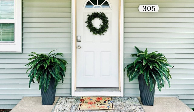 Pet-Friendly 3BR Cottage | King Beds | Fenced Yard