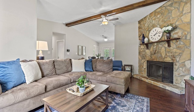 Pet-Friendly 3BR Home Near Golf & Greenville