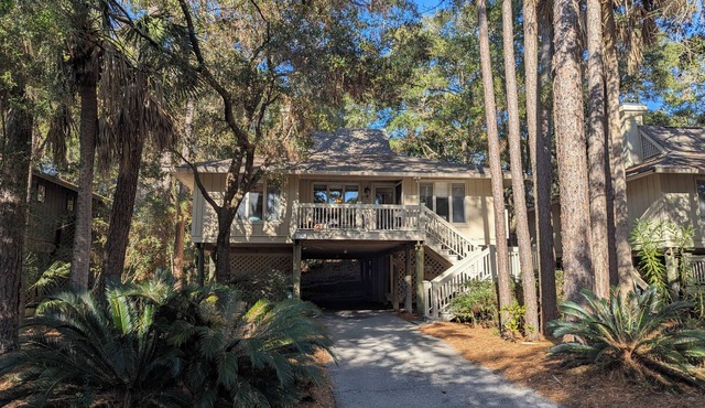 Pet-Friendly 3BR Inlet Cove Cottage - Walk to Beach, Pool & Kiawah River