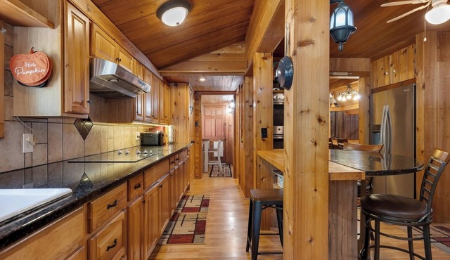 Pet-friendly 3BR Lake House Firepit + Pier