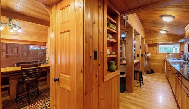Pet-friendly 3BR Lake House Firepit & Pier