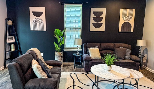 Pet-Friendly 3BR Townhome – 10 Min to BWI & Stadiums + Free Wi-Fi