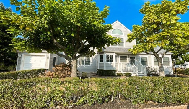 Pet Friendly 4 Bedroom Just Steps to Beach