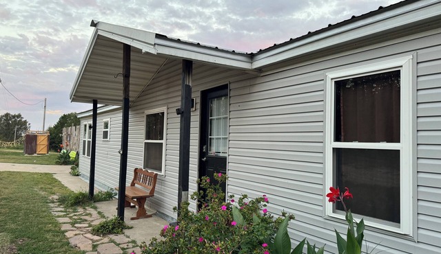 Pet friendly 4 bed 2 bath home with outdoor shower close to local campgrounds!