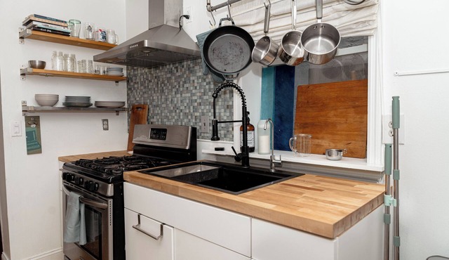 Pet Friendly 4-bedroom house for Corporate Stays