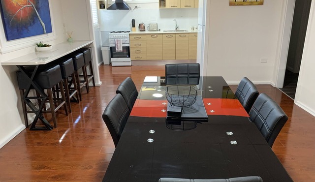 Pet-Friendly 4-Bedroom Cabin, very close to Murray River, plenty of Parking