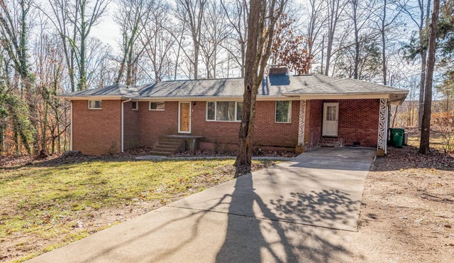 Pet friendly! 4 KING BEDS, 4BR, Remodeled Single Story House near UNC Charlotte