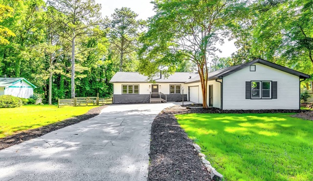 Pet-Friendly 4BR Home w/Full Gym, 3BT and Patio by Ballparks in Woodstock