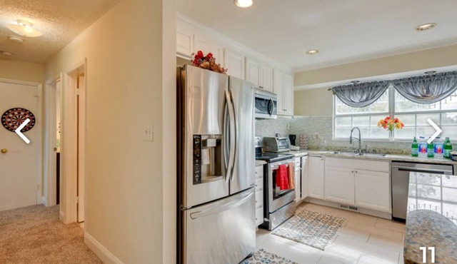 Pet friendly 5-bedroom house in cool Fort Washington with AC, WiFi