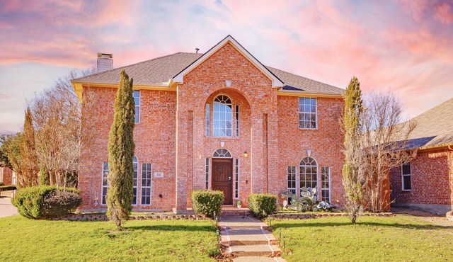 Pet-Friendly 5-bedroom + Pool