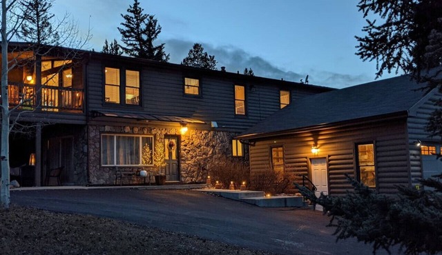 Pet Friendly 5 Bedroom Ski Home with Game Room