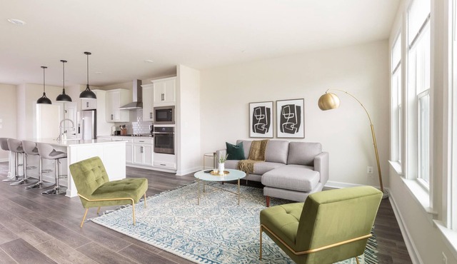 Pet-Friendly 5BR House in Oak Hill + Parking