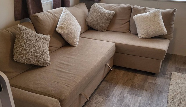 Pet friendly, 6 berth modern caravan