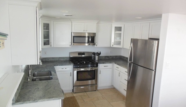 Pet Friendly, 6 houses to the beach, 38 Five stars, Blast WiFi