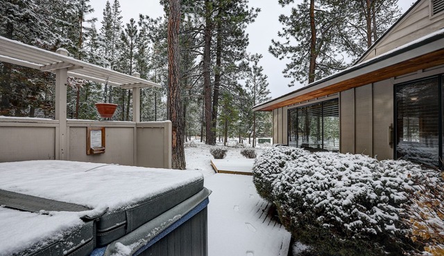 Pet-Friendly 6 Otter Home features Bikes to Explore Sunriver Village by RedAwning