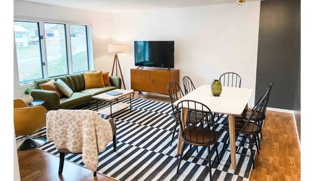 Pet Friendly, 800 Mbps Wi-Fi, Close to downtown St. Paul