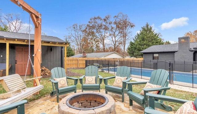 Pet-friendly 8Beds+ Pool & Firepit, 3min to Furman