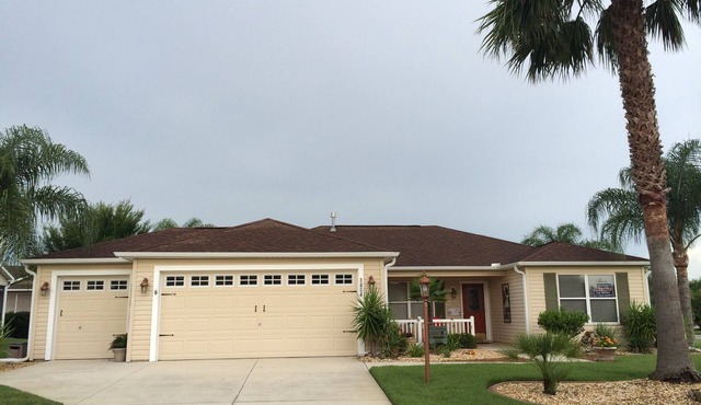 Pet Friendly! - A 3 Bedroom, 2 Bath includes Golf Cart