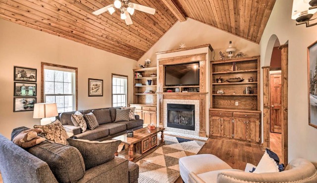 Pet-Friendly Abingdon Abode with Yard and Grill!
