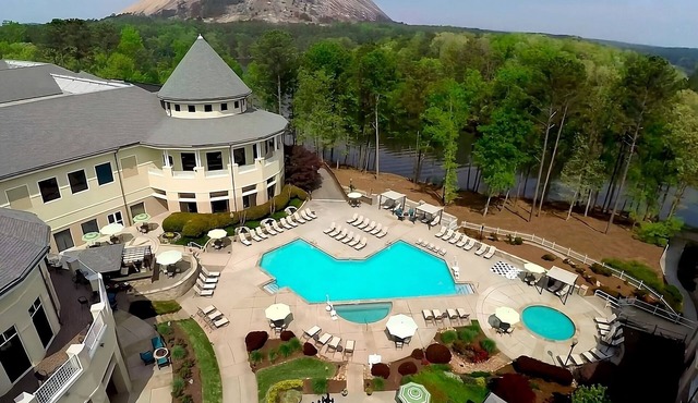 Pet-friendly Accommodation with Pool View! Onsite Parking, Pool, Bike Rental!