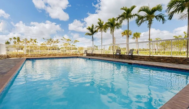 Pet-Friendly Accommodation Near Everglades National Park, Free Breakfast