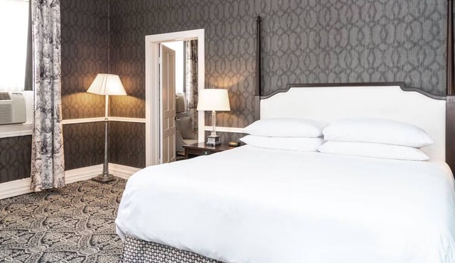 Pet-friendly Accommodation at Historic Inns of Annapolis! Enjoy Historic Views!